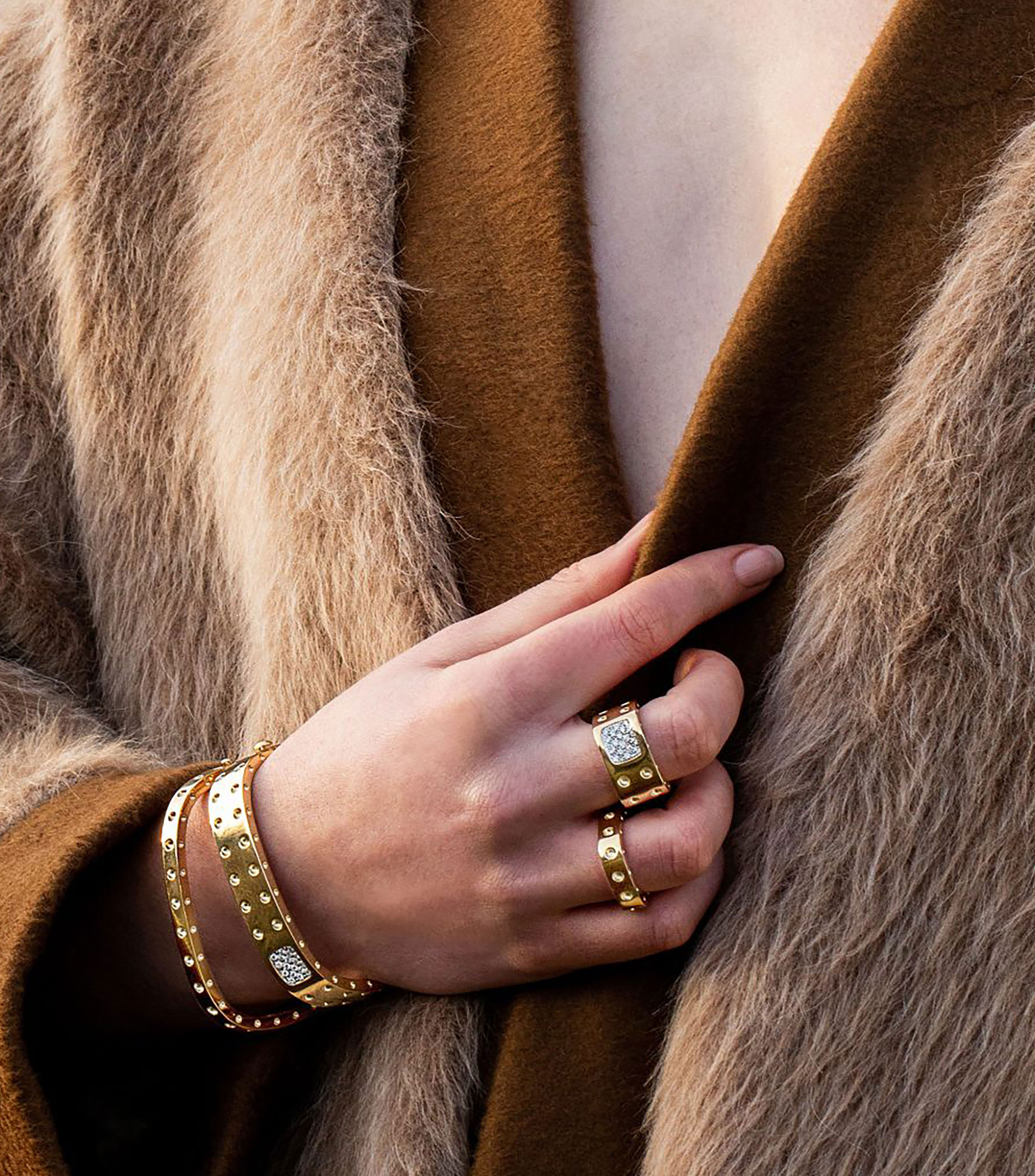 Brazalete en oro amarillo de 18 kilates con diamantes Pois Moi Mujer